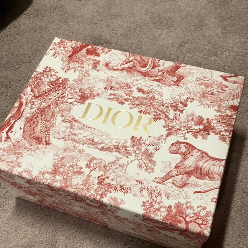 Dior box